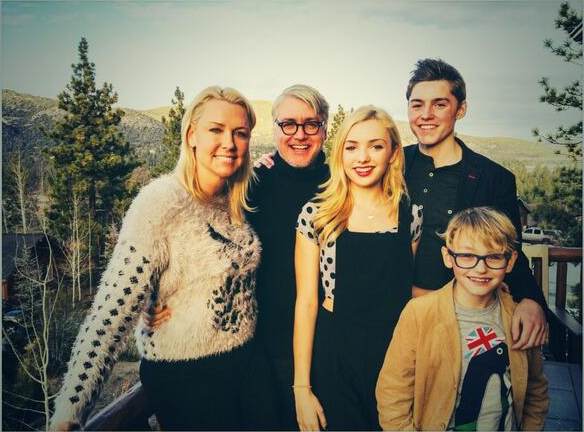 Peyton List with his Family